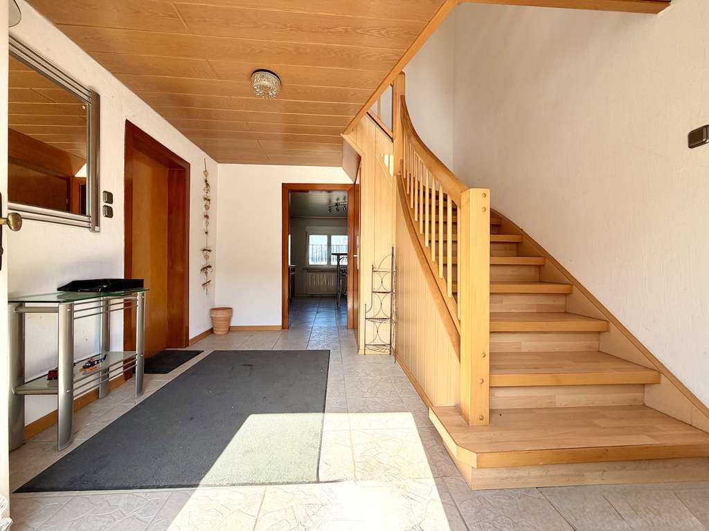 Immobilie in Burbach - Großzügiges Zweifamilienhaus mit Ausbau- & Entwicklungspotenzial in Burbach-Wahlbach - Bild 4