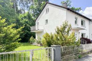 Sofort einziehen!! Attraktive Doppelhaushälfte mit großem Garten in Nürnberg, Reichelsdorf