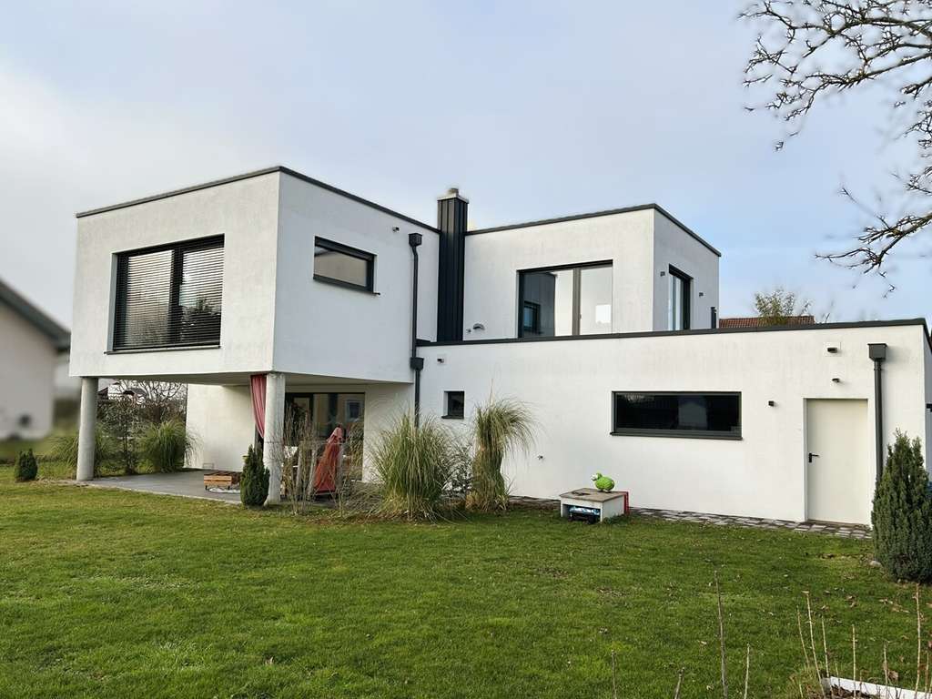 Immobilie in Ering - Höchste Energieeffizienz  Besonderer Wohnstil

Exklusives Einfamilienhaus mit markanter Architektu - Bild 1