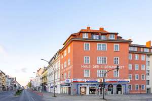 Hochparterre-Wohnung mit 3 Zimmern – vermietet als Kapitalanlage! – Kurfürstenstraße 55, 12105 Mariendorf, Berlin – Vorschaubild 1
