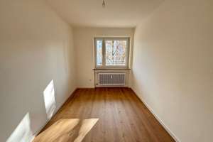 Schöne familienfreundliche 4-Zimmer-Wohnung mit Loggia nähe Augsburg-Kuhsee zu vermieten  – Mittenwalder Straße 13, 86163 Hochzoll-Süd, Augsburg – Vorschaubild 6