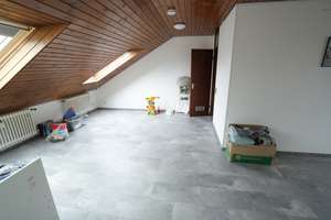 Hell und gemütlich im DG, mit Südbalkon, Einbauküche und Garage! – Die vollständige Adresse der Immobilie erhältst du vom Anbieter., 76199 Rüppurr, Karlsruhe – Vorschaubild 2