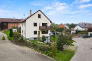 Platz für Ihre Familie! Ein- bis Zweifamilienhaus mit Ausbaupotenzial in Mittelbiberach – Die vollständige Adresse der Immobilie erhältst du vom Anbieter., 88441 Mittelbiberach – Vorschaubild 2