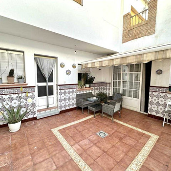 Mehr als du dir vorstellen kannst, Erdgeschosswohnung mit Terrasse und mehreren Zimmern.