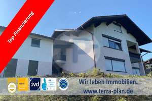 AUSSICHTSREICHES EINFAMILIENHAUS
MIT EINLIEGERWOHNUNG
 – Die vollständige Adresse der Immobilie erhältst du vom Anbieter., 94169 Thurmansbang – Vorschaubild 1