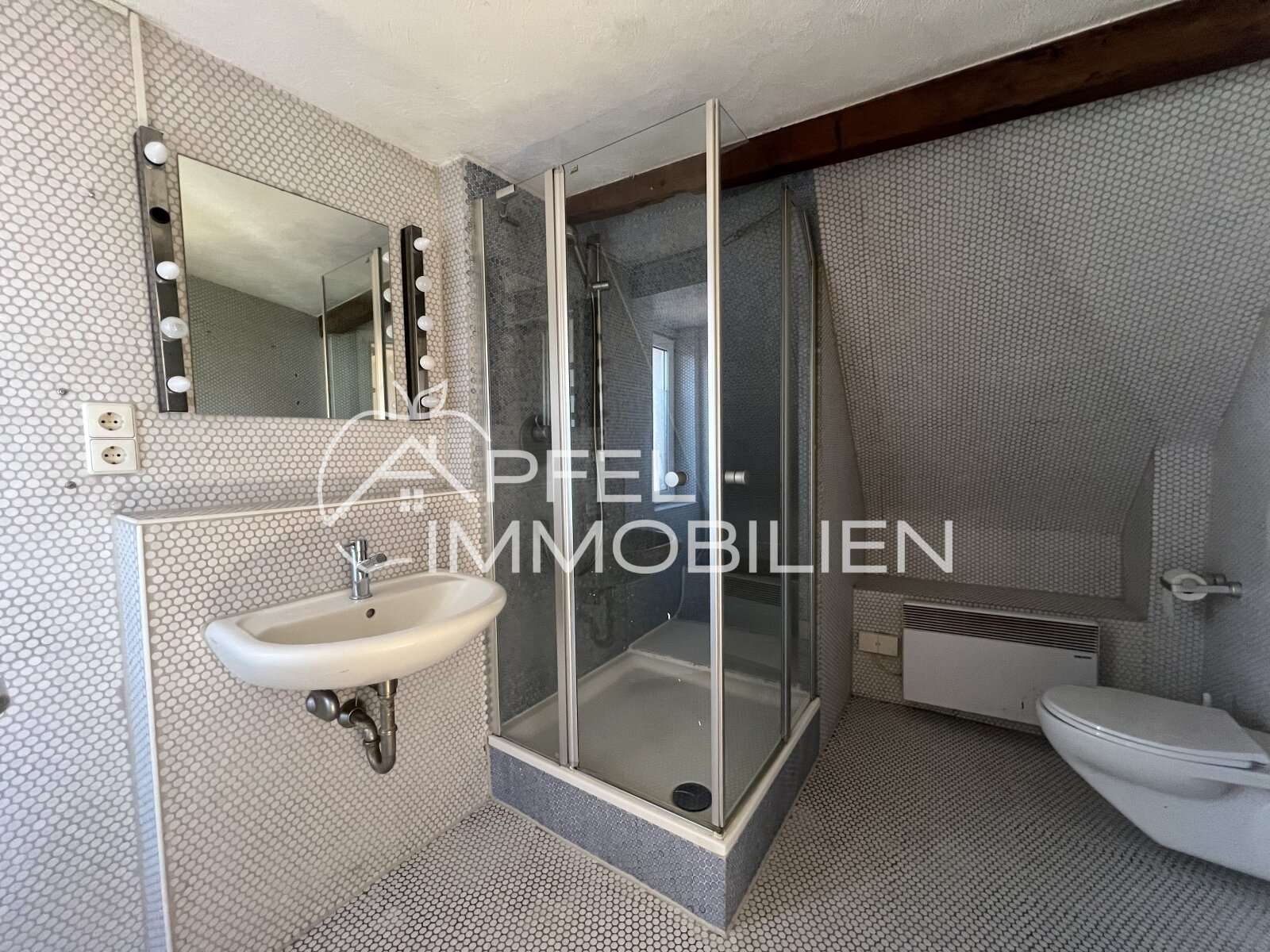 Immobilie in Metzingen - Mehrere Wohnungen und 2 gewerbliche Einheiten - Top Angebot! - Bild 1