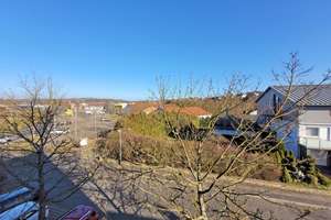 TOLLE AUSSICHT!!! Vermietete ETW mit  zwei Balkonen in Heringen – Riedweg 3, 36266 Heringen (Werra) – Vorschaubild 1
