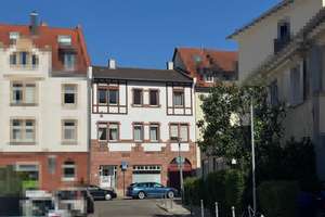 Anwesen mit zwei Häusern, Innenhof und Garten