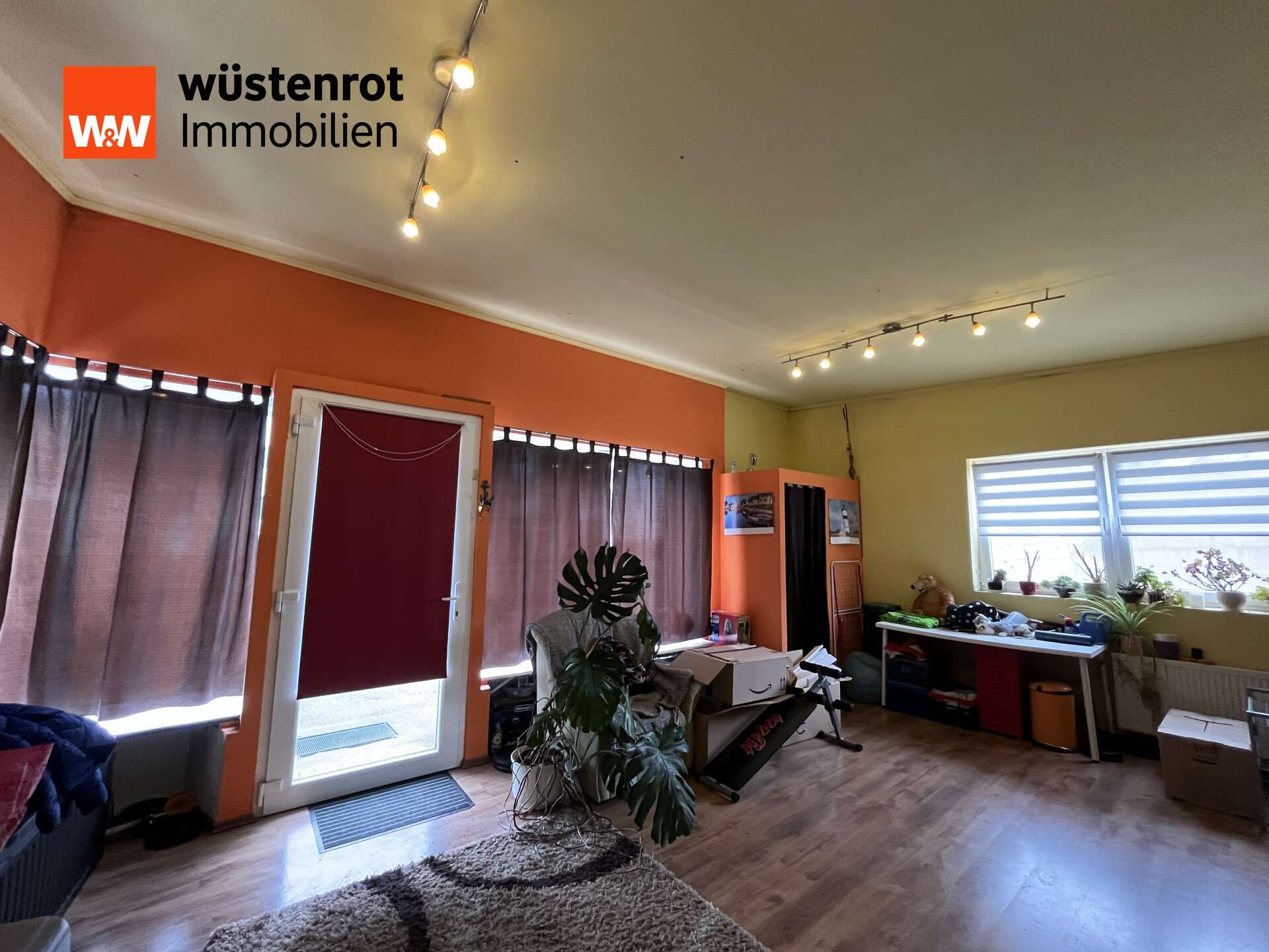 Immobilie in Mallersdorf-Pfaffenberg - Charmantes Zweifamilienhaus mit Laden - Bild 1