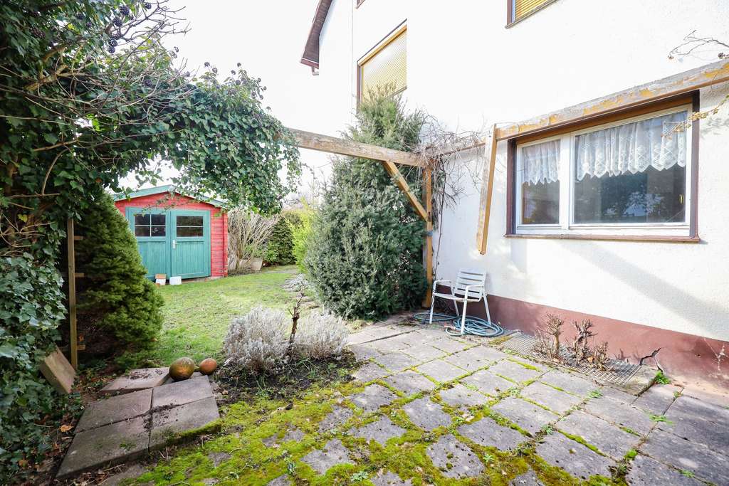 Immobilie in Rheinfelden (Baden) - Mehrfamilienhaus mit 3 bis 4 möglichen Wohneinheiten! Doppelgarage und 2 Außenstellplätze! - Bild 3