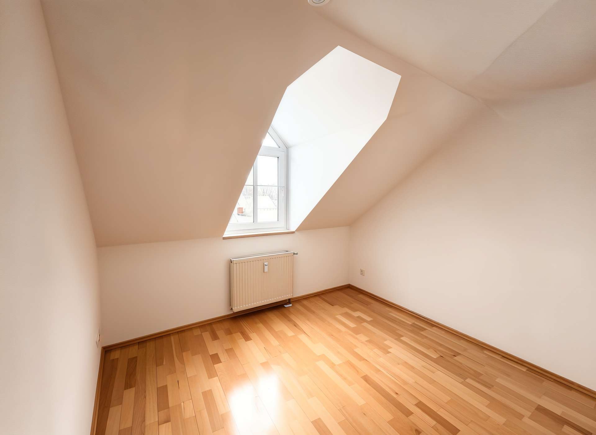 Immobilie in Hofkirchen - Großzügige Maisonettewohnung mit Wintergarten, Balkon, Dachboden & Tiefgarage – Wohnung kaufen - Bild 0