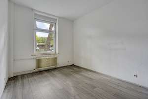 Lichtdurchflutete 4-Zimmer-Wohnung mit Altbaucharme – Die vollständige Adresse der Immobilie erhältst du vom Anbieter., 42719 Wald, Solingen – Vorschaubild 4