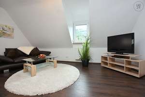 Sonnige, sehr schöne und modern möblierte Wohnung in Stuttgart Wangen – Die vollständige Adresse der Immobilie erhältst du vom Anbieter., 70327 Wangen, Stuttgart – Vorschaubild 1