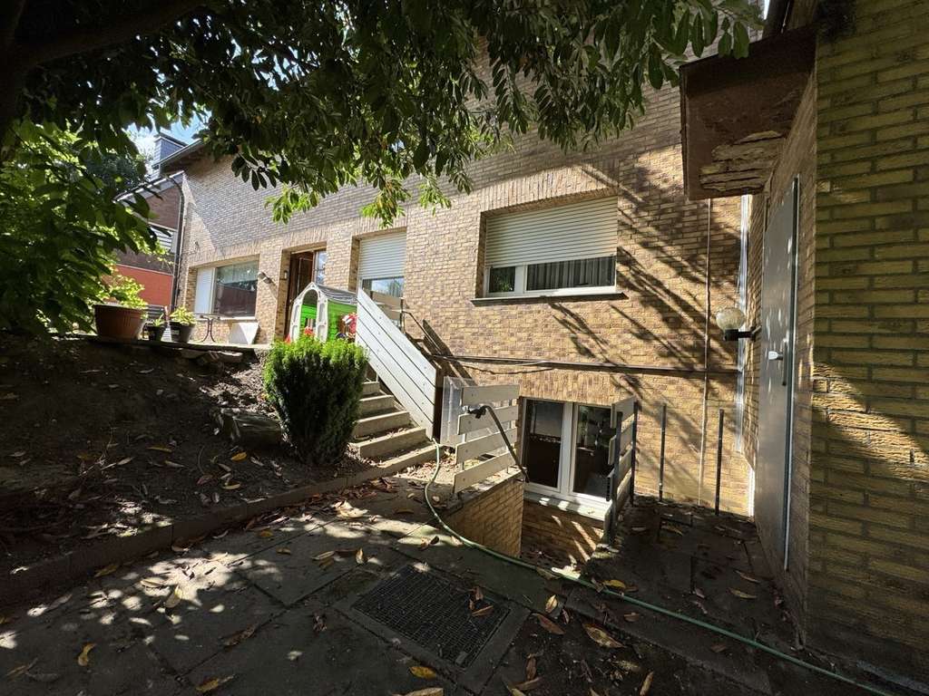 Immobilie in Rheinberg - freisteh. EFH mit Einliegerwohnung und Doppelgarage - Bild 2