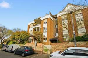 Stilvoll wohnen mit Gartenblick – Modernisierte Erdgeschosswohnung mit Terrasse in Bestlage