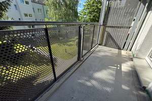 Modernes Laminat / 2. OG / sonniger Balkon - Bad mit Dusche + Fenster ! – Richard-Wagner-Straße 60, 9119 Kappel, Chemnitz – Vorschaubild 5