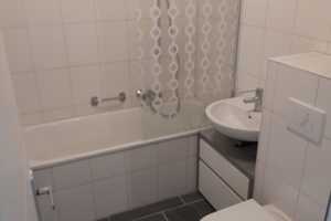 Renovierte 3-Raum-Hochparterre-Wohnung mit Balkon in Köln Grengel – Köln – Vorschaubild 2