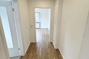 3-4 Zimmer Wohnung Top saniert  ( inkl. Jugendzimmer oder Büro) – Pfarrer-Jekel 16, 51381 Quettingen, Leverkusen – Vorschaubild 2