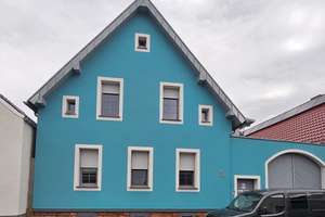 ~~ GEPFLEGTES SANIERTES EINFAMILIENHAUS MIT BALKON, STELLPLATZ, INNENHOF UND NEBENGEBÄUDE ~~ – Die vollständige Adresse der Immobilie erhältst du vom Anbieter., 68623 Lampertheim – Vorschaubild 1