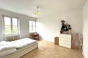 Im Szenebezirk Friedrichshain – helle 2-Zimmer-Wohnung mit Erbpacht unter Denkmalschutz