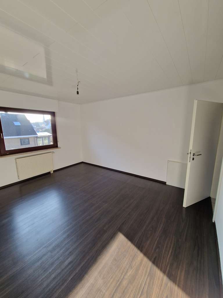 Immobilie in Stockstadt - helle 4-Zimmer Wohnung mit Stellplatz in Stockstadt am Rhein - Bild 2