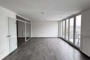 Seltene Gelegenheit: Lichtdurchflutete 3-Zi-Wohnung mit zwei Balkonen, Panoramablick & TG-Stellplatz