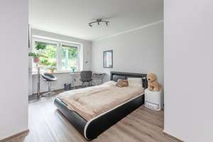 Architektonische Großzügigkeit:
"Splitlevel auf traumhaften Grundstück mit schönen Ausblicken" – Die vollständige Adresse der Immobilie erhältst du vom Anbieter., 21521 Aumühle – Vorschaubild 12