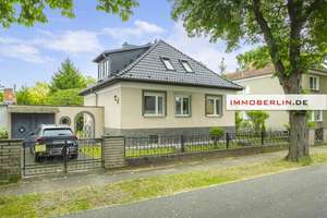 IMMOBERLIN.DE - Fabelhaft saniertes Haus mit Sonnengarten & Garage in sehr familienfreundlicher Lage – Die vollständige Adresse der Immobilie erhältst du vom Anbieter., 12589 Rahnsdorf, Berlin – Vorschaubild 1