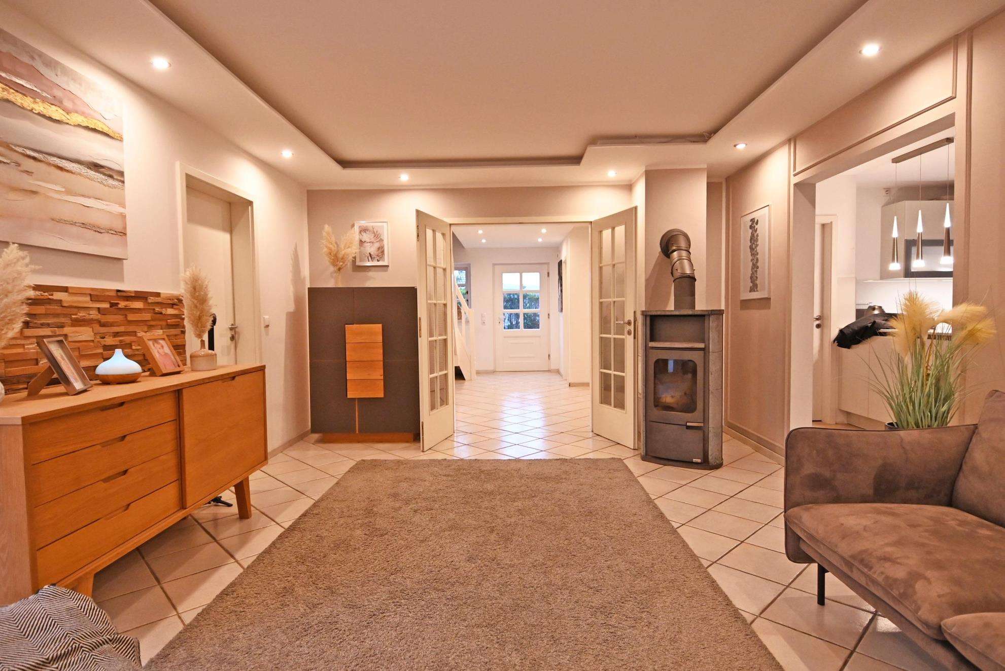 Immobilie in Wendtorf - Modernes Haus in Wendtorf, Wohnfläche ca 350 m², aktuell 3 Wohnungen, aber auch zusammen nutzbar - Bild 0