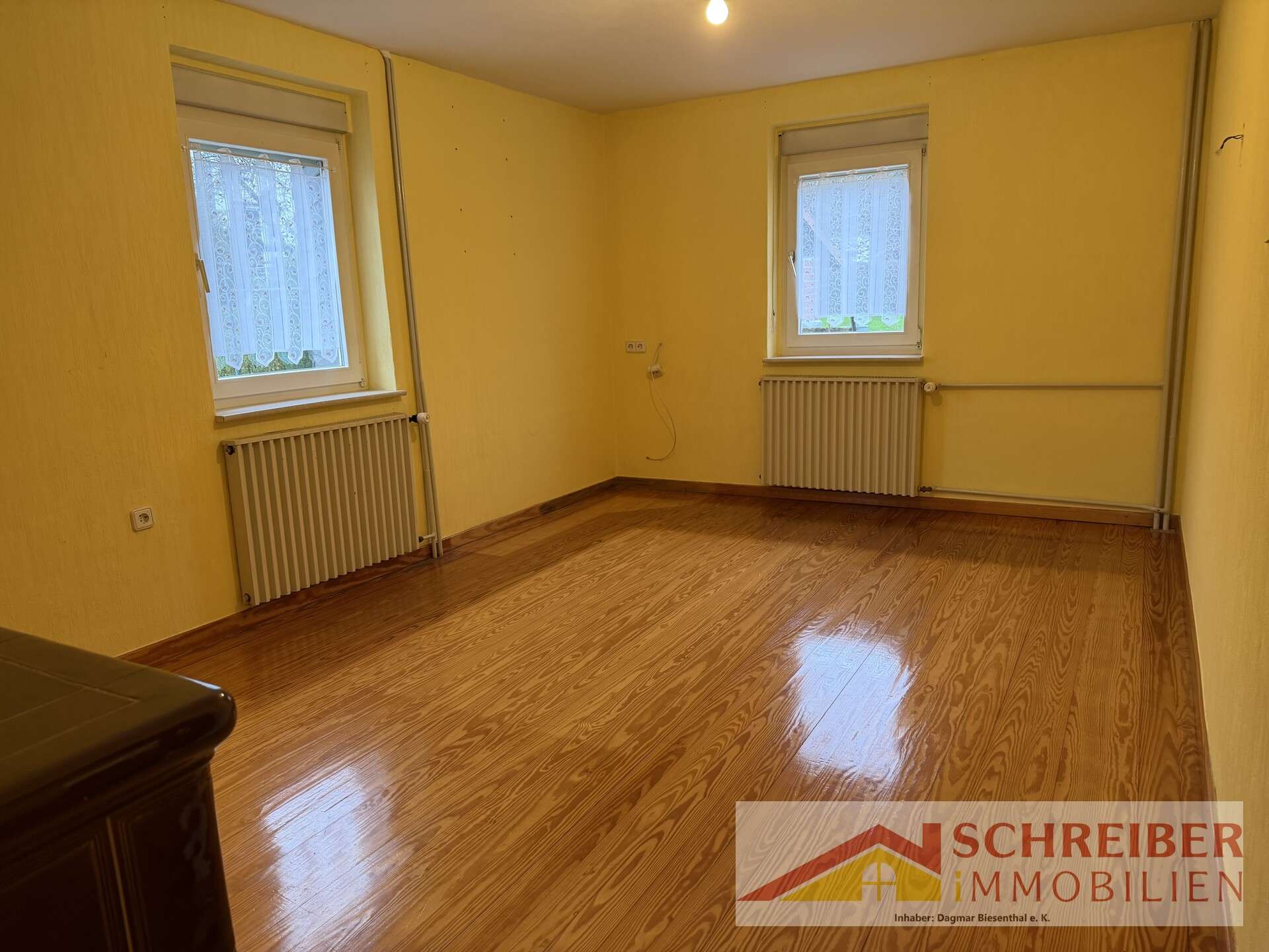 Immobilie in Biedenkopf - Großes Ein- / Zweifamilienhaus mit 3 Garagen in Biedenkopf - Wallau zu verkaufen - Bild 4