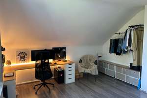 gemütliche, sehr helle 2-Zimmer-DG-Wohnung mit Balkon in Düsseldorf – Die vollständige Adresse der Immobilie erhältst du vom Anbieter., 40593 Benrath, Düsseldorf – Vorschaubild 9
