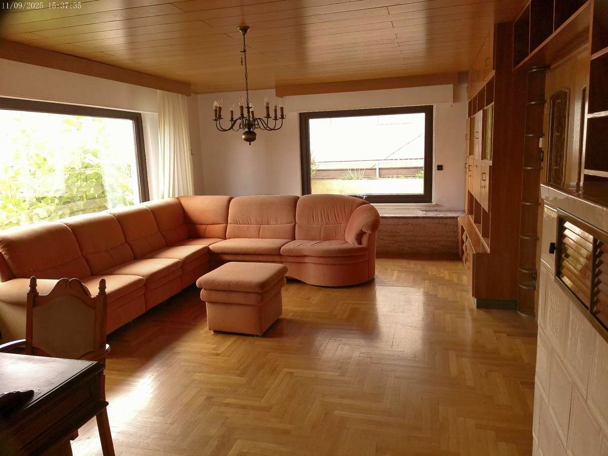 Immobilie in Oberstenfeld - Anspruchsvolles freistehendes Einfamilienhaus in guter, ruhiger Lage von Oberstenfeld! - Bild 1