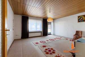 IMMOSPACE *** GROßZÜGIGES EIN-  BZW ZWEIFAMILIENHAUS MIT GARTEN, XXL-GARAGEN UND STADELBEREICH *** – Augsburg (Kreis) – Vorschaubild 4