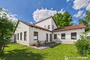 Großzügiger Winkelbungalow mit Einliegerwohnung in bester Lage – viel Privatsphäre und sofort bezugs – Regensburg – Vorschaubild 2