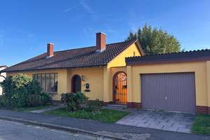 Gepflegtes Einfamilienhaus mit Balkon, Garten und Garage! – 63785 Obernburg am Main – Vorschaubild 2