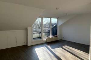 Schöne Dachgeschosswohnung in ruhiger Lage
