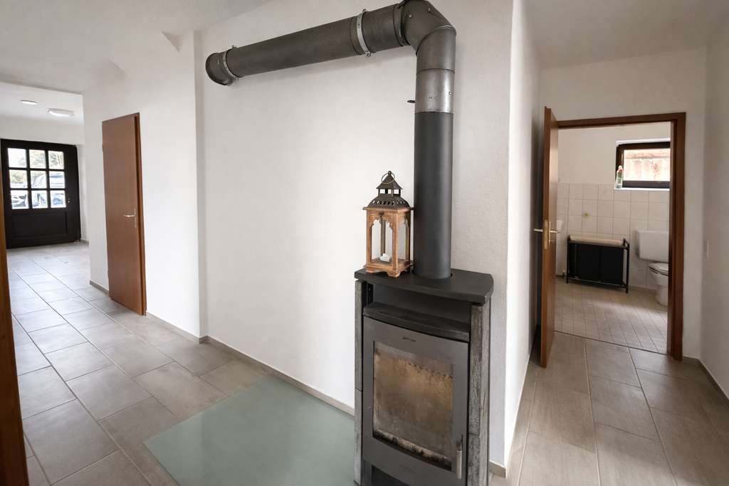 Immobilie in Fürstenstein - Teilsaniertes Mehrfamilienhaus mit eigenem Waldgrundstück! - Bild 4