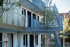 Zentrumsnahe, komplett möblierte 1-Zimmer-Wohnung mit TG-Stellplatz und Internet – Regensburger Straße 41, 85055 Nordost, Ingolstadt – Vorschaubild 2