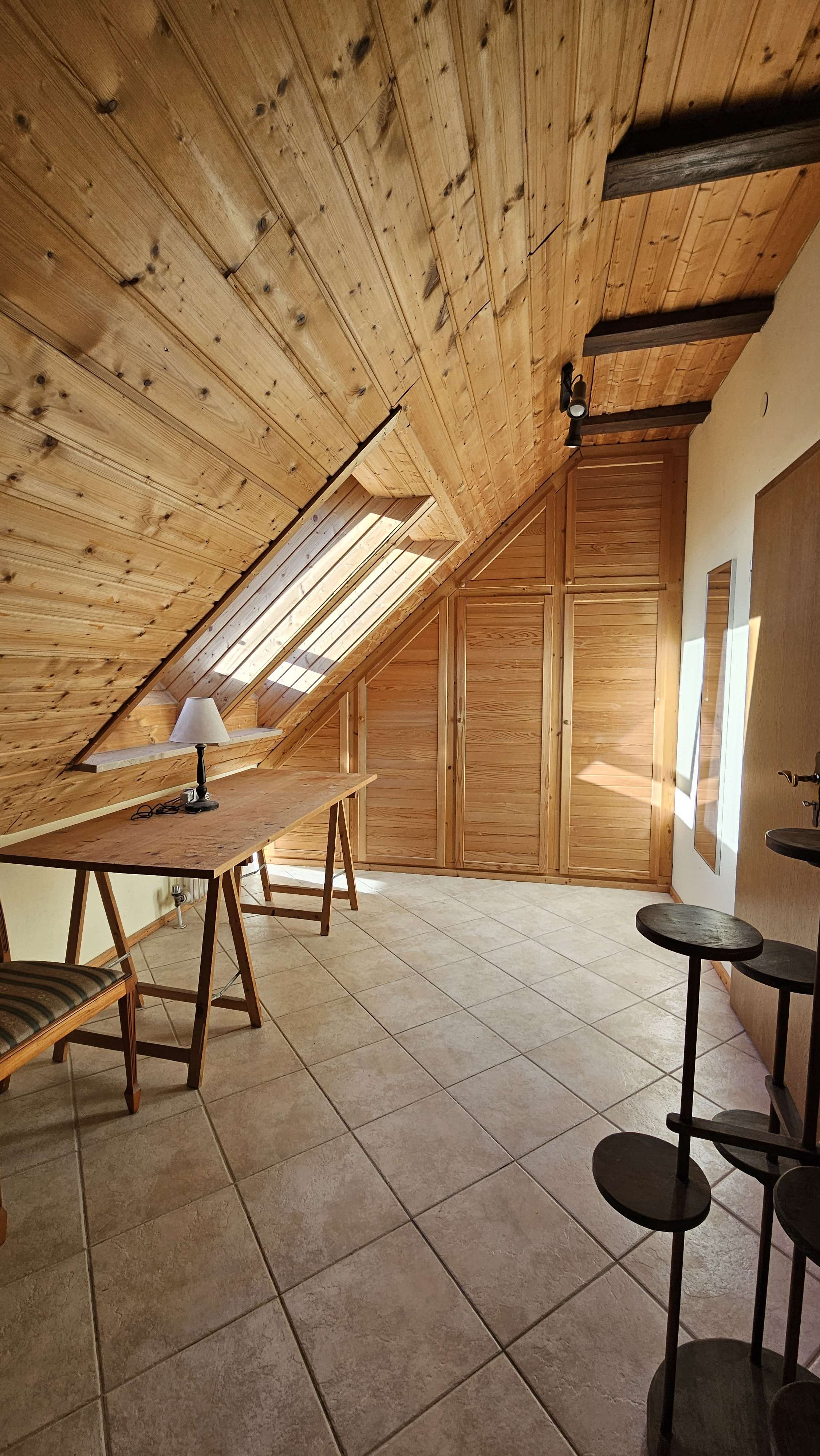 Immobilie in Grafrath - Generationen- oder Familienhaus - Energetisch gut gerüstet, neuewertige EBK, Kaminofen, Wärmepumpe.. - Bild 0