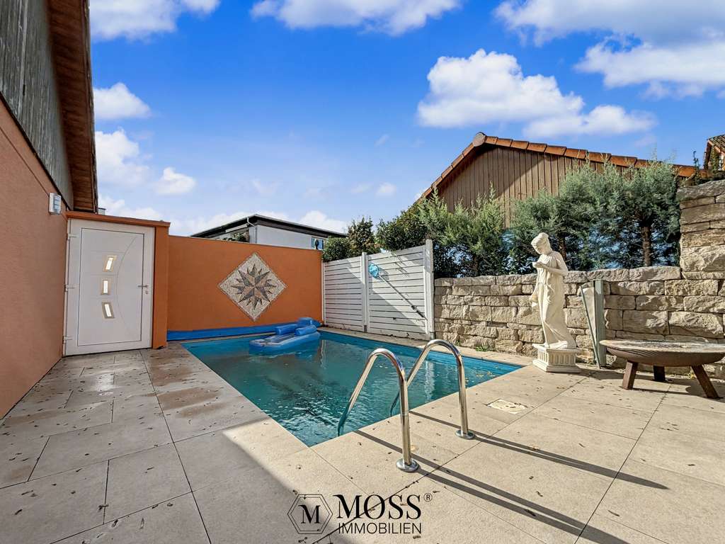 Immobilie in Schallstadt - Leerstehend: Reihenhaus der Extraklasse in Schallstadt/Mengen-Privater Rückzugsort mit Pool & Charme - Bild 1