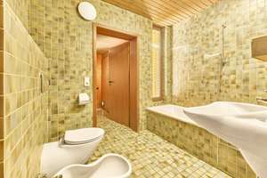 Architektenhaus mit zwei Wohneinheiten, Sauna, großem Grundstück und Waldrandlage zur Modernisierung – Die vollständige Adresse der Immobilie erhältst du vom Anbieter., 64289 Kranichstein, Darmstadt – Vorschaubild 15