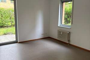 EG mit Garten und neuer EBK  - 2-Zimmer-Wohnung in Altglienicke – Kasperstraße 35, 12542 Altglienicke, Berlin – Vorschaubild 2