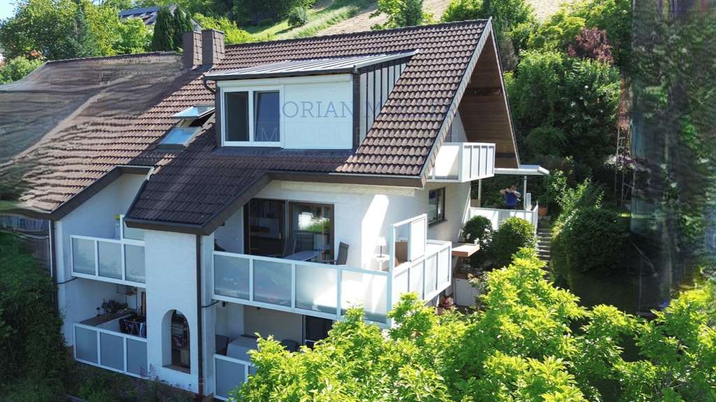 Immobilie in Merzhausen - Top Aussicht über Merzhausen- DHH mit 2-Zimmer-ELW – Raum & Extra-Grundstück für die ganze Familie - Bild 1