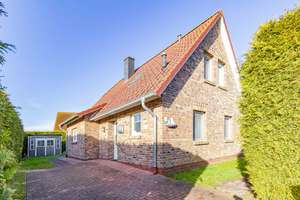 Friesenhaus in exklusiver Wohnlage von Greetsiel – Die vollständige Adresse der Immobilie erhältst du vom Anbieter., 26736 Krummhörn – Vorschaubild 1