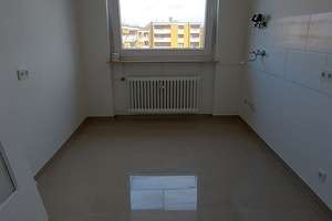 Attraktive, renovierte 3-Zimmer-Wohnung mit Balkon in Wiesbaden – Pörtschacher Str. 6, 65187 Biebrich, Wiesbaden – Vorschaubild 12
