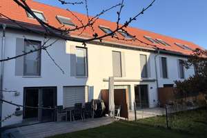 Exklusives neuwertiges Reihenhaus in Herzogenaurach – Die vollständige Adresse der Immobilie erhältst du vom Anbieter., 91074 Herzogenaurach – Vorschaubild 9