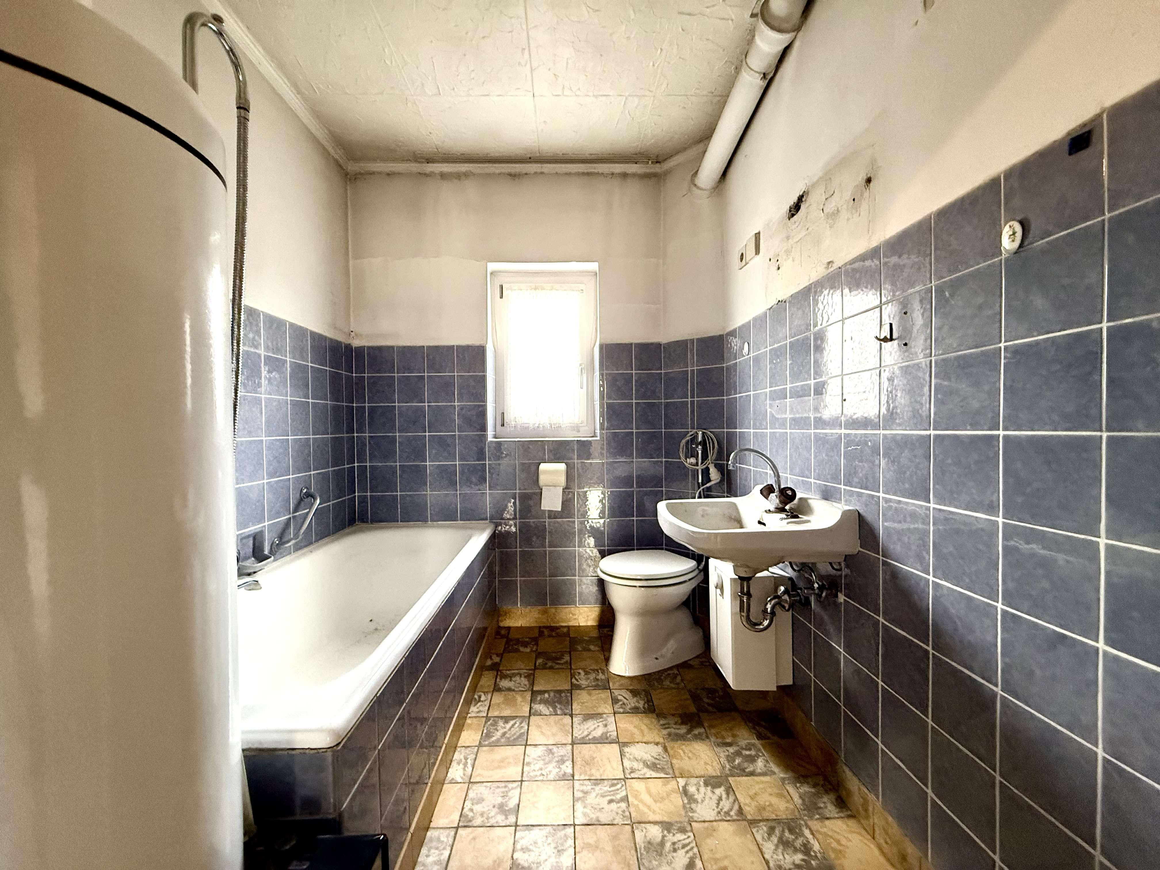 Immobilie in Geltendorf - Sanierungsobjekt in Top-Lage: Entwickeln, Gestalten, Werte schaffen - Bild 1