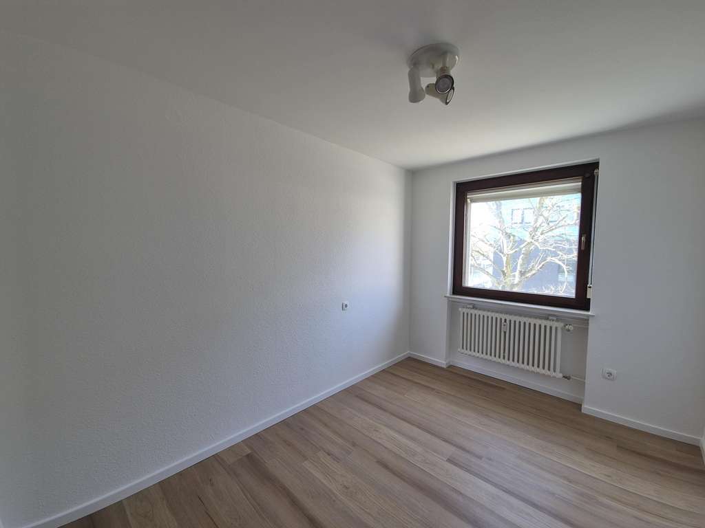 Immobilie in Oberursel - 5 Zimmer Stadtwohnung mit Loggia und Aufzug - Bild 2