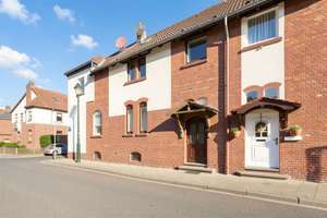 Altbau-Charme trifft Potenzial: Denkmalgeschützes Reihenhaus mit Garten in Düsseldorf-Gerresheim