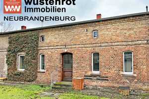 ALLES AUF EINER EBENE: MODERNISIERTES REIHENHAUS MIT EINBAUKÜCHE + CARPORT + GROSSEM GRUNDSTÜCK – Uckermark (Kreis) – Vorschaubild 1